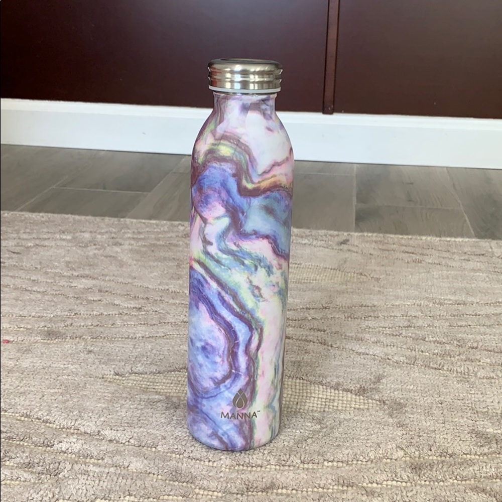 Manna Thermos insulated water bottle